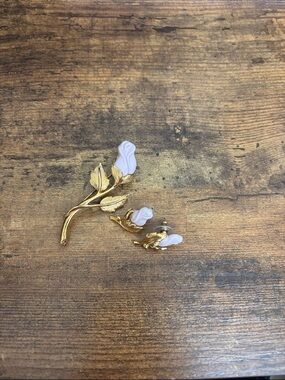 Avon Gold-Tone Pink Rose brooch and earrings